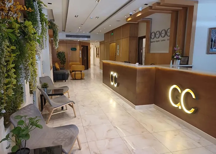 Golden Carven Hotel